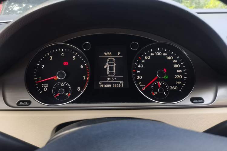 Used Volkswagen Magotan 2012 Revised Version 1.8TSI Leading Edition Instrument Cluster