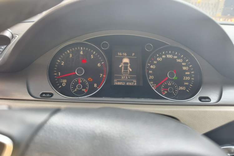 Used Volkswagen Magotan 2012 Revised Version 1.8TSI Leading Edition Instrument Cluster