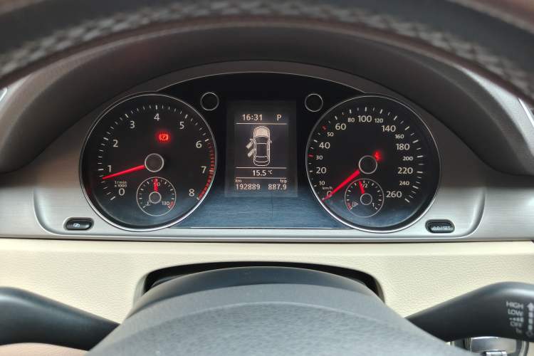 Used Volkswagen Magotan 2012 Revised Version 1.8TSI Leading Edition Instrument Cluster