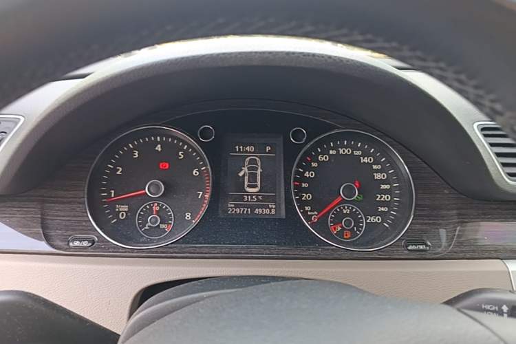 Used Volkswagen Magotan 2012 Facelift 2.0 TSI Prestige Model Instrument Cluster