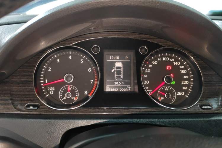 Used Volkswagen Magotan 2012 1.8TSI Prestige Model Instrument Cluster
