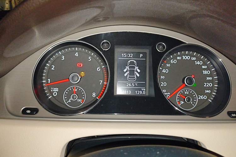 Used Volkswagen Magotan 2012 Revised Version 1.8TSI Leading Edition Instrument Cluster