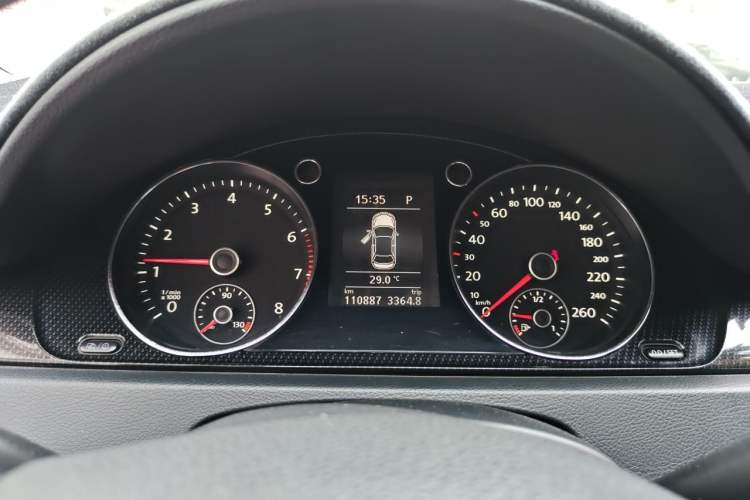 Used Volkswagen Magotan 2012 Revised Version 1.8TSI Leading Edition Instrument Cluster