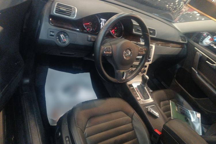Used Volkswagen Magotan 2012 Travel Edition 2.0 TSI Luxury Version Interior 2