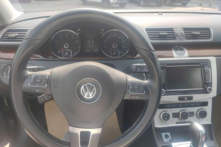 Used Volkswagen Magotan 2012 Travel Edition 2.0 TSI Comfort Version Interior 3