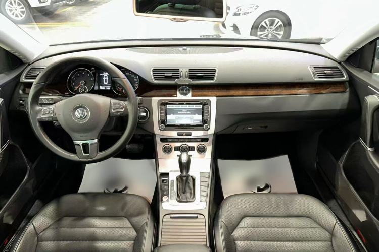 Used Volkswagen Magotan 2012 Travel Edition 2.0 TSI Luxury Version Interior 3