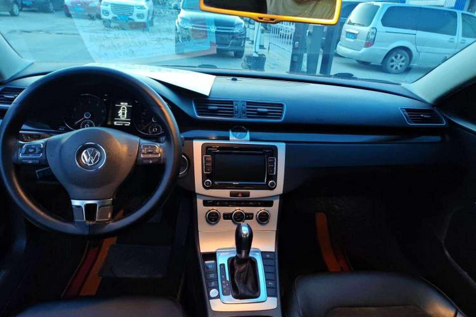 Used Volkswagen Magotan 2012 Facelift 2.0 TSI Prestige Model Interior 5