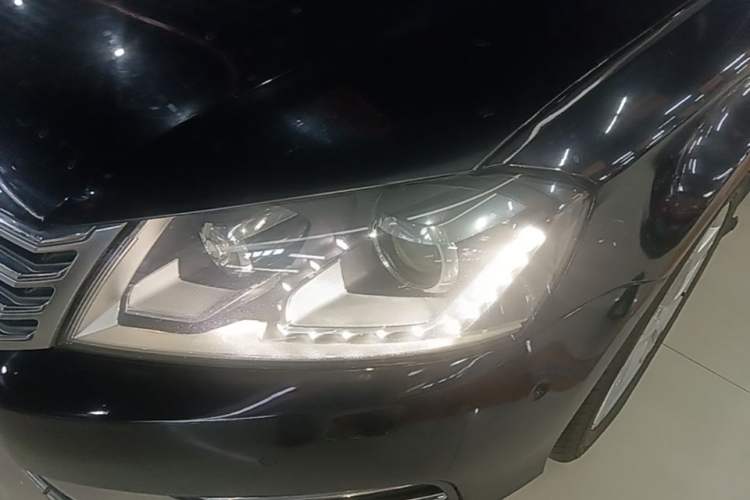 Used Volkswagen Magotan 2012 Facelift 2.0 TSI Prestige Model Left Front Headlight