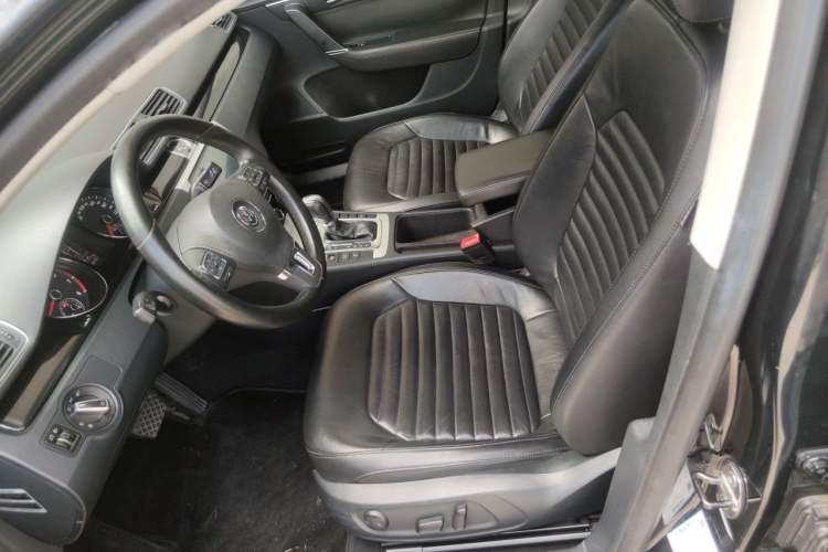 Used Volkswagen Magotan 2012 Revised Version 1.8TSI Leading Edition Left Front Seat