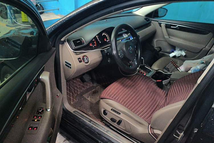 Used Volkswagen Magotan 2012 2.0 TSI Prestige Edition Left Front Seat