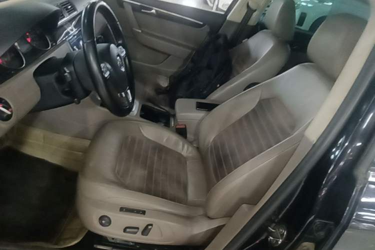 Used Volkswagen Magotan 2012 Facelift 2.0 TSI Prestige Model Left Front Seat