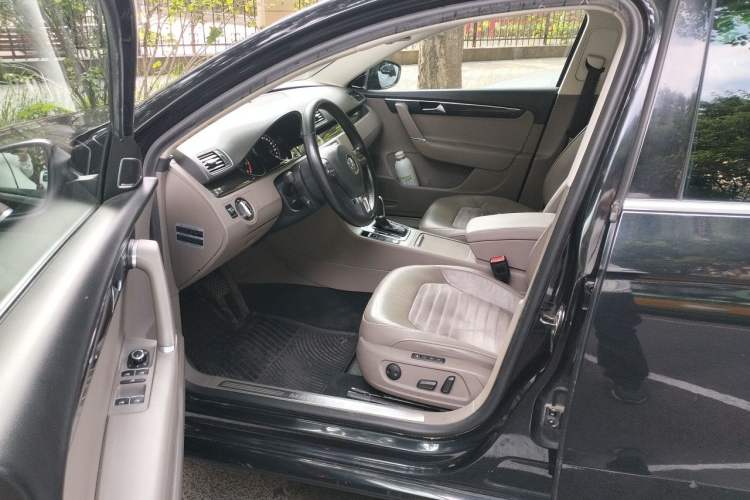 Used Volkswagen Magotan 2012 Revised Version 2.0 TSI Supreme Edition Left Front Seat
