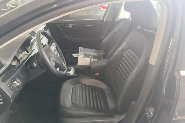 Used Volkswagen Magotan 2012 Revised Version 1.8TSI Leading Edition Left Front Seat