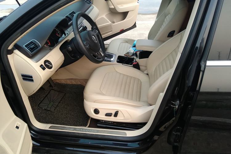 Used Volkswagen Magotan 2012 Revised 1.8TSI Luxury Version Left Front Seat