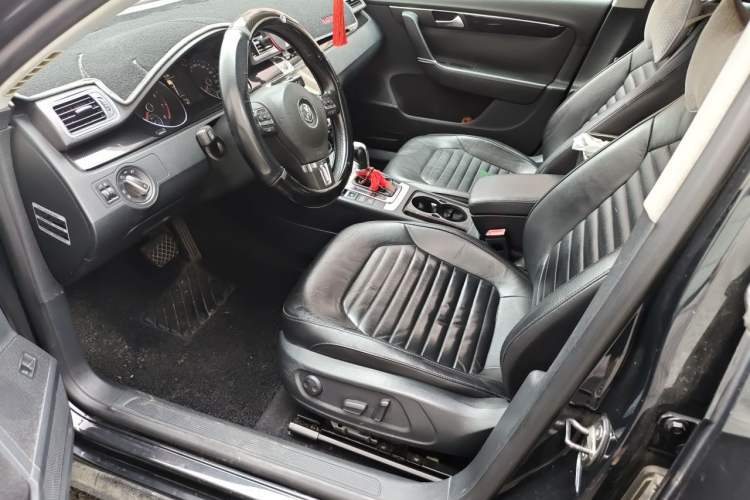 Used Volkswagen Magotan 2012 Revised Version 1.8TSI Leading Edition Left Front Seat