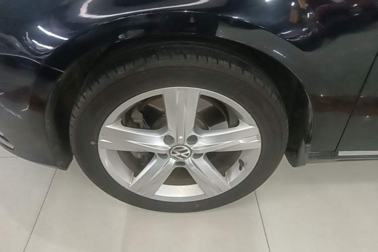 Used Volkswagen Magotan 2012 Facelift 2.0 TSI Prestige Model Left Front Wheel Hub