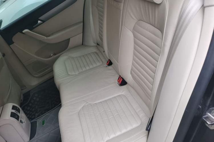 Used Volkswagen Magotan 2012 Revised Version 1.8TSI Leading Edition Left Rear Seat