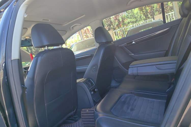 Used Volkswagen Magotan 2012 Facelift 2.0 TSI Prestige Model Left Rear Seat