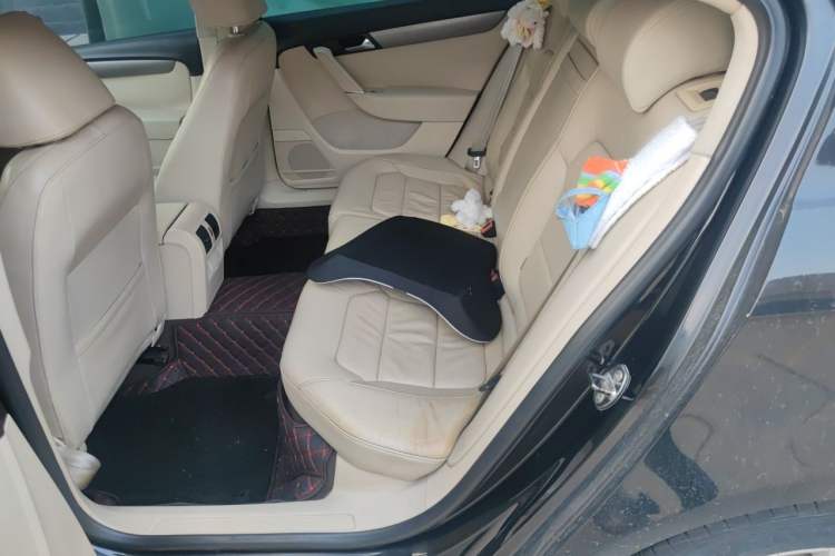 Used Volkswagen Magotan 2012 1.4TSI Comfort Edition Left Rear Seat