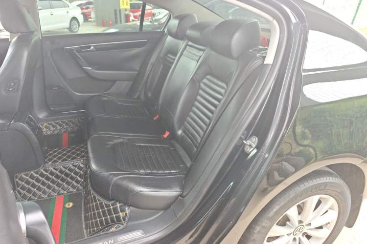 Used Volkswagen Magotan 2012 1.8TSI Luxury Model Left Rear Seat