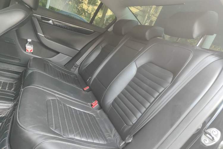 Used Volkswagen Magotan 2012 Revised Version 1.8TSI Leading Edition Left Rear Seat
