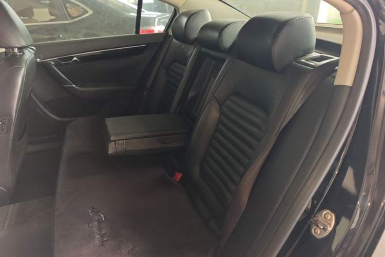 Used Volkswagen Magotan 2012 Revised Version 1.8TSI Leading Edition Left Rear Seat
