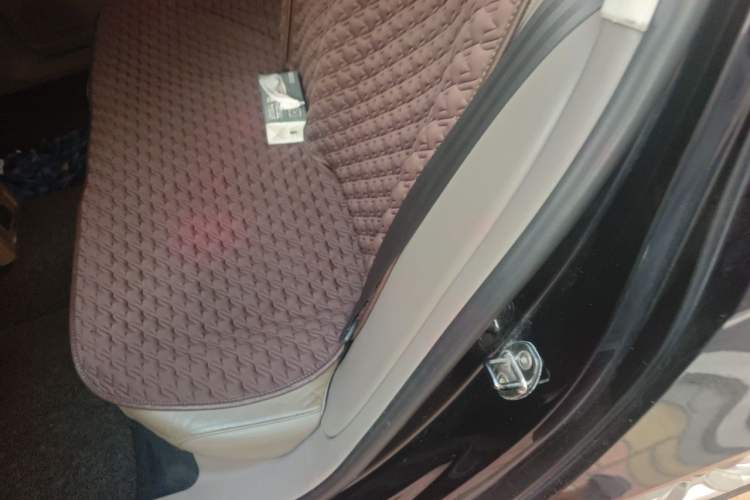 Used Volkswagen Magotan 2012 1.8TSI Prestige Model Left Rear Seat