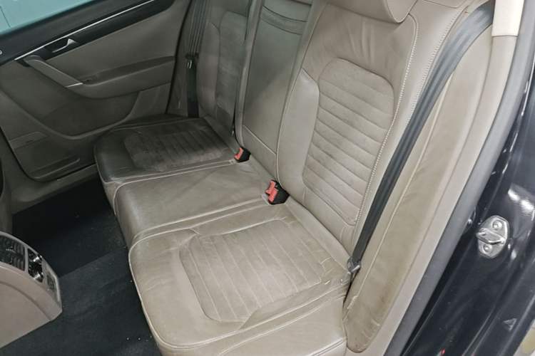 Used Volkswagen Magotan 2012 Revised Version 2.0 TSI Supreme Edition Left Rear Seat