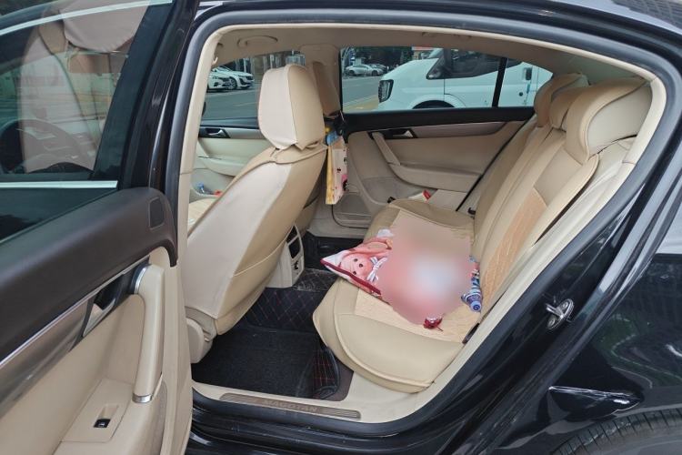 Used Volkswagen Magotan 2012 1.8TSI Luxury Model Left Rear Seat