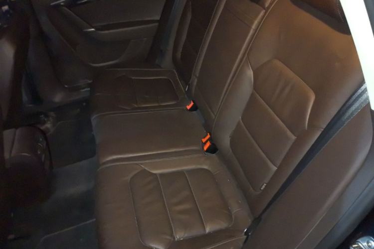 Used Volkswagen Magotan 2012 Travel Edition 2.0 TSI 4x4 Comfort Version Left Rear Seat