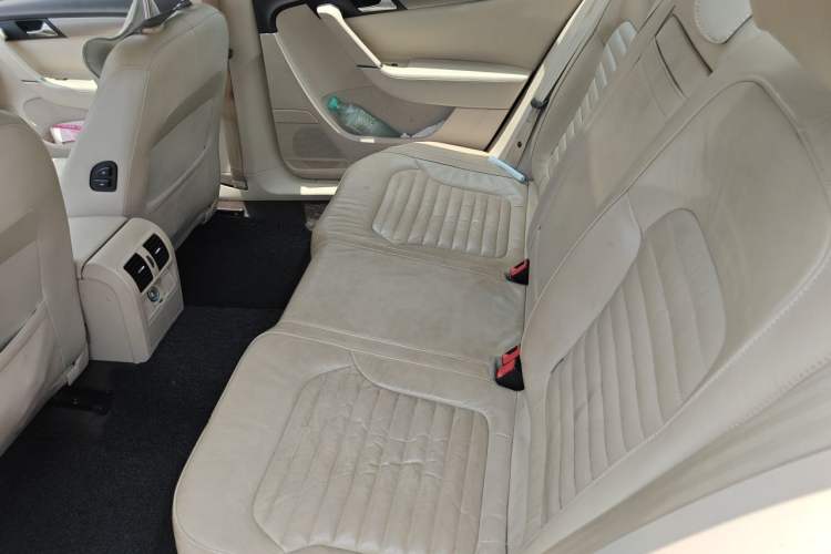 Used Volkswagen Magotan 2012 Revised Version 1.8TSI Leading Edition Left Rear Seat