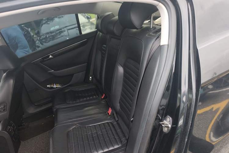 Used Volkswagen Magotan 2012 Revised Version 1.8TSI Leading Edition Left Rear Seat