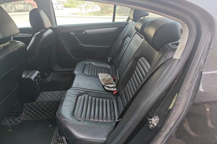 Used Volkswagen Magotan 2012 Revised Version 1.8TSI Leading Edition Left Rear Seat