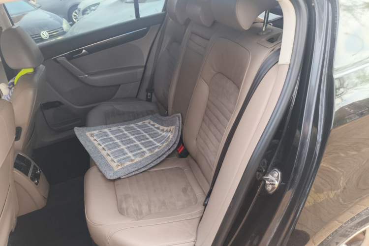 Used Volkswagen Magotan 2012 2.0 TSI Prestige Edition Left Rear Seat