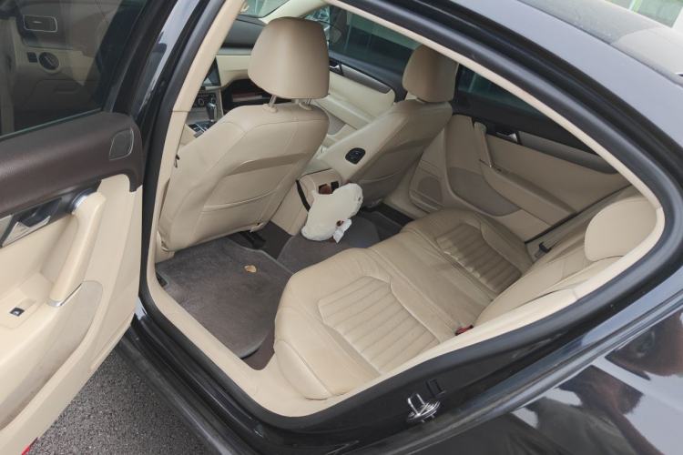 Used Volkswagen Magotan 2012 Revised Version 1.8TSI Leading Edition Left Rear Seat
