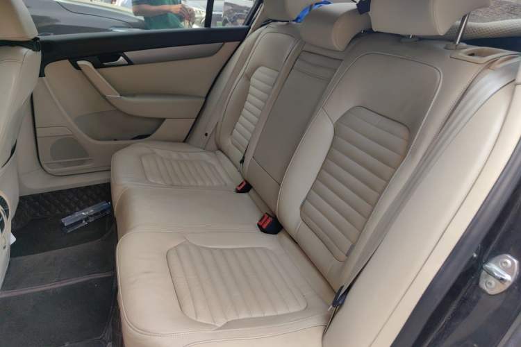 Used Volkswagen Magotan 2012 Revised Version 1.8TSI Leading Edition Left Rear Seat