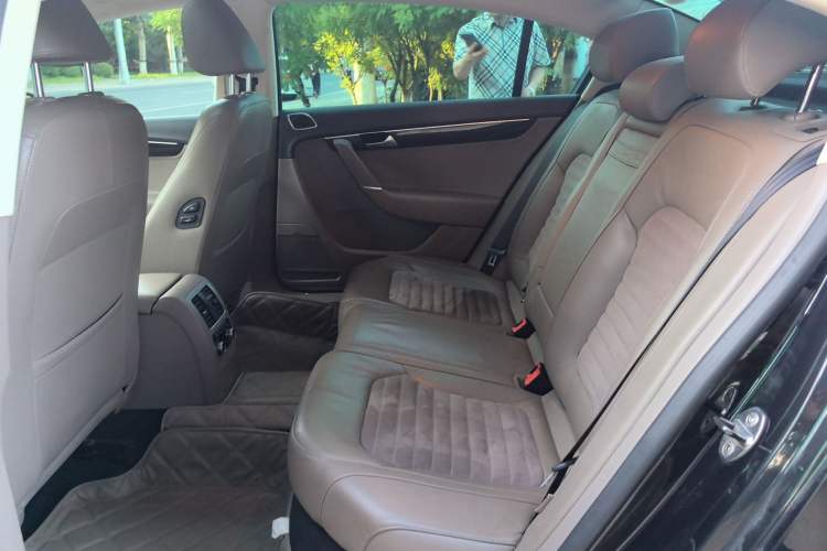 Used Volkswagen Magotan 2012 Revised Version 2.0 TSI Supreme Edition Left Rear Seat