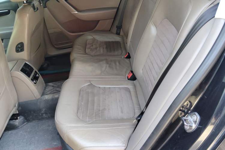 Used Volkswagen Magotan 2012 Revised Version 2.0 TSI Supreme Edition Left Rear Seat