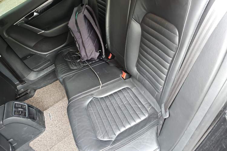 Used Volkswagen Magotan 2012 Revised Version 2.0 TSI Luxury Edition Left Rear Seat