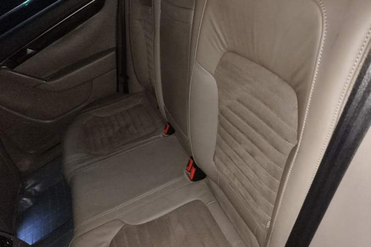 Used Volkswagen Magotan 2012 1.8TSI Prestige Model Left Rear Seat