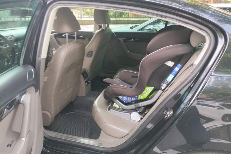 Used Volkswagen Magotan 2012 Revised Version 2.0 TSI Supreme Edition Left Rear Seat