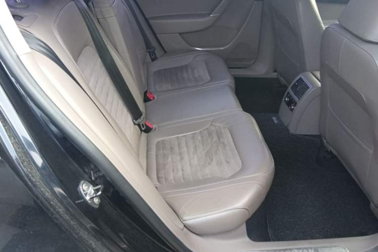 Used Volkswagen Magotan 2012 Facelift 2.0 TSI Prestige Model Left Rear Seat