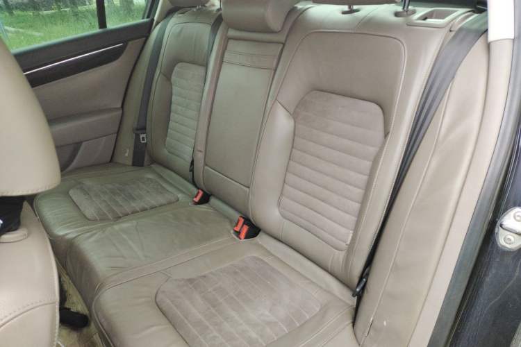 Used Volkswagen Magotan 2012 2.0 TSI Ultimate Edition Left Rear Seat