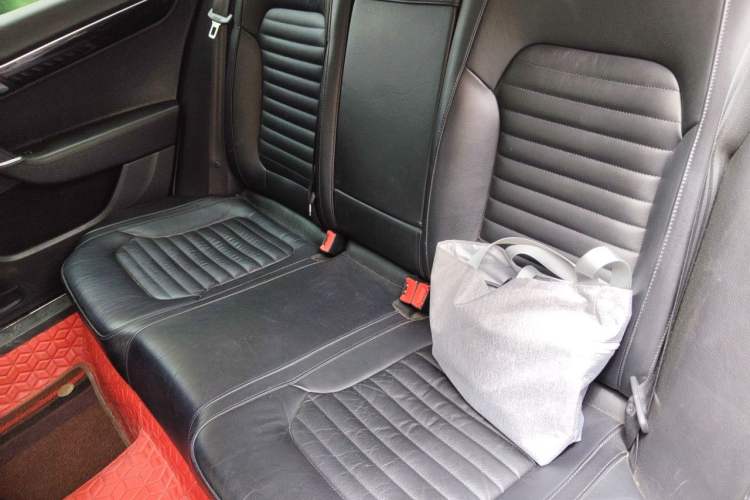 Used Volkswagen Magotan 2012 1.8TSI Luxury Model Left Rear Seat