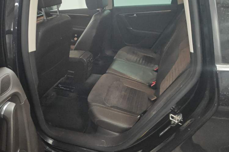 Used Volkswagen Magotan 2012 Travel Edition 2.0 TSI Comfort Version Left Rear Seat
