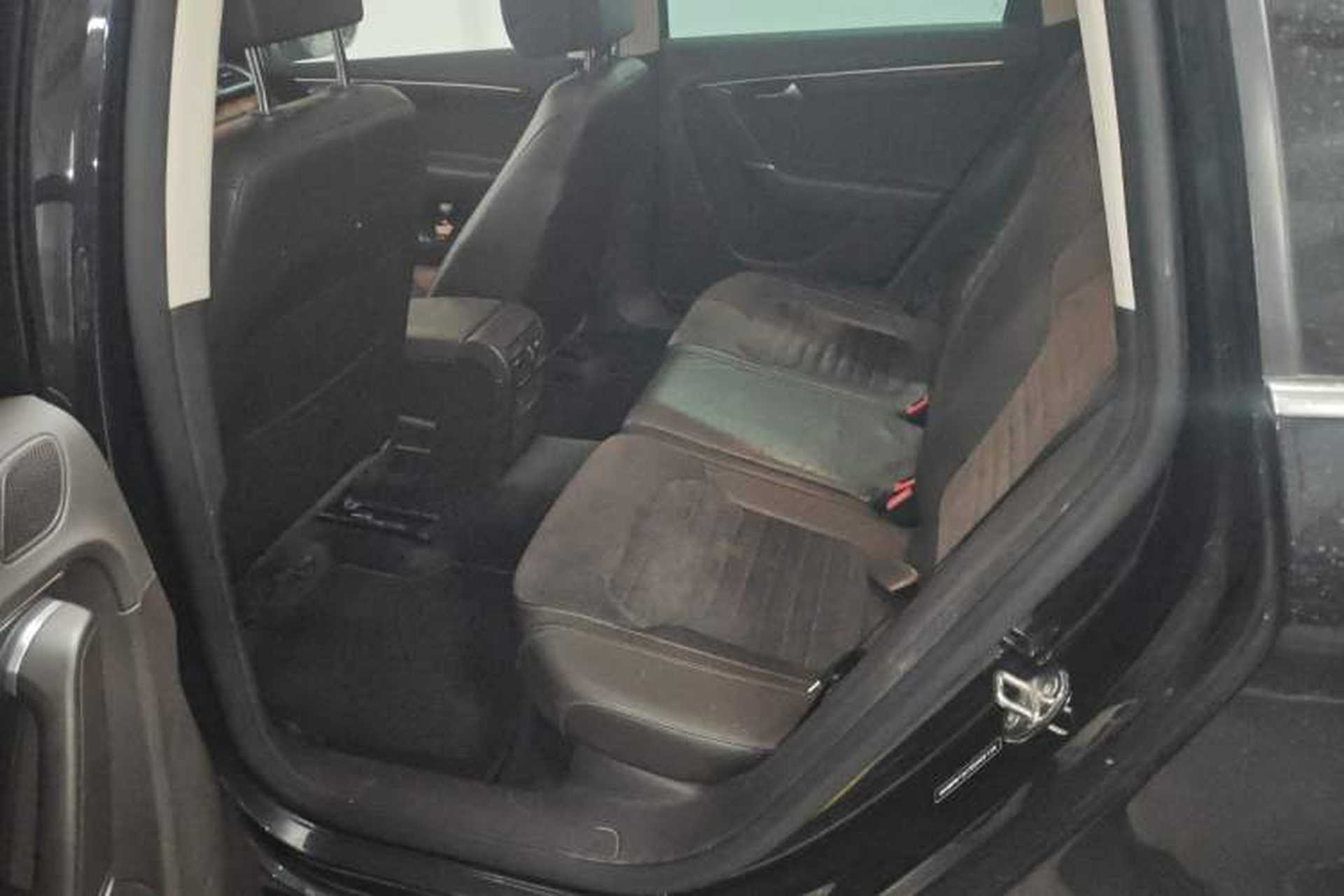 Used Volkswagen Magotan 2012 Travel Edition 2.0 TSI Comfort Version Left Rear Seat