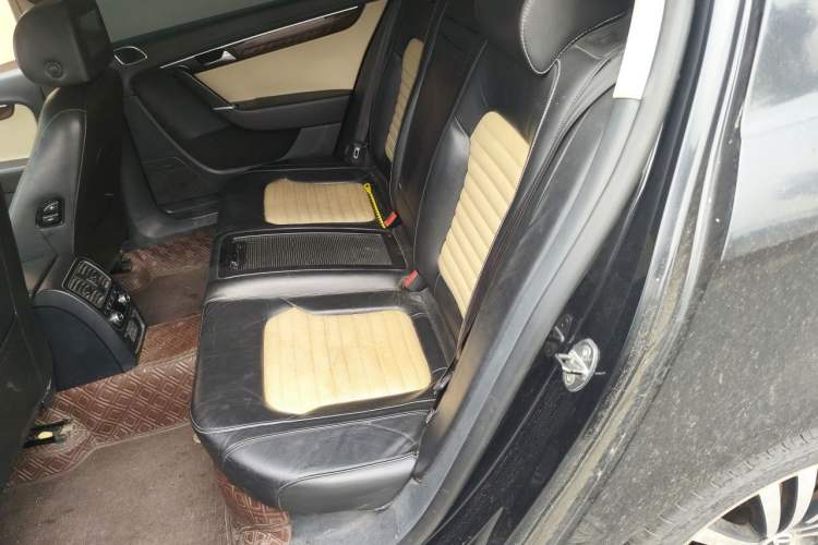 Used Volkswagen Magotan 2012 3.0 FSI Flagship Edition Left Rear Seat