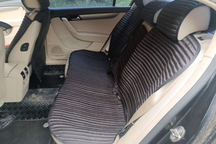 Used Volkswagen Magotan 2012 Revised Version 1.8TSI Leading Edition Left Rear Seat