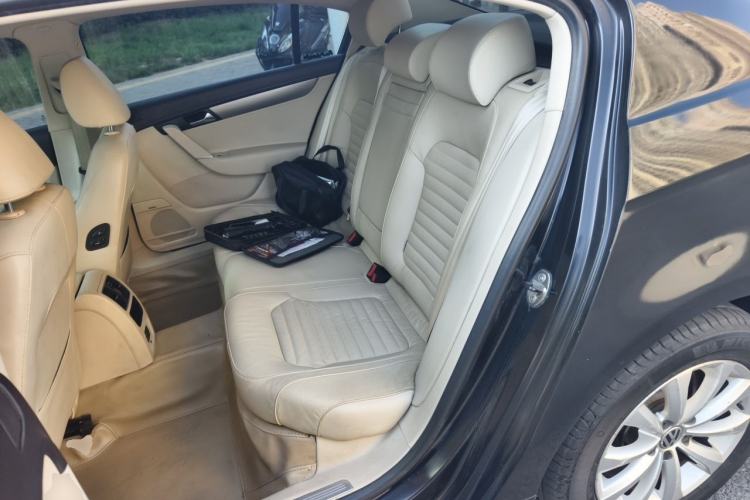 Used Volkswagen Magotan 2012 1.8TSI Luxury Model Left Rear Seat