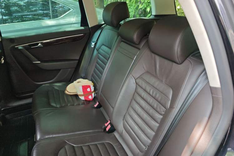 Used Volkswagen Magotan 2012 Travel Edition 2.0 TSI Luxury Version Left Rear Seat